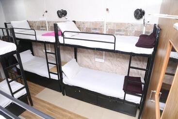هتل Super Sleepwell Male Female Hostel