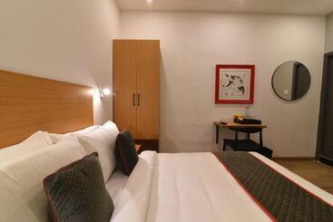 هتل Super Townhouse Royapettah Near U.s Consulate