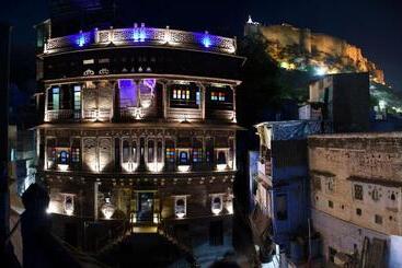 تختخواب و صبحانه The Thikana Heritage
