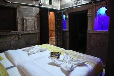 تختخواب و صبحانه The Thikana Heritage