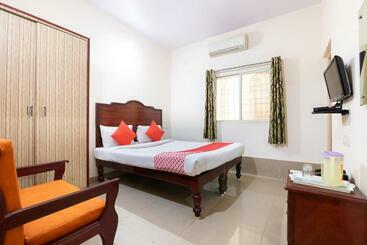 호텔 O Rajmahal Boarding & Lodging