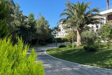 هتل Sea Breeze Apartments Lighthouse