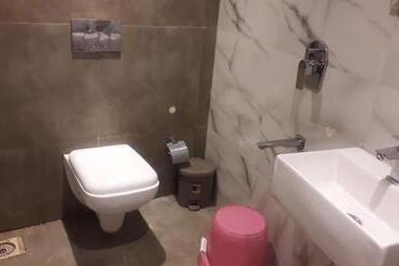 هتل Shine Hospitality Crown