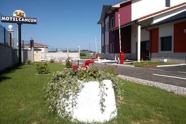Motel Cancun Aviles
