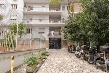 پانسیون Aurelia Home Guest House