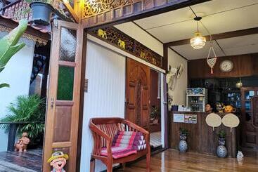 پانسیون Chanida Home
