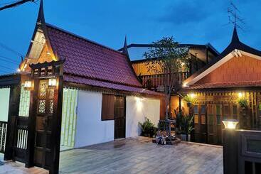 پانسیون Chanida Home