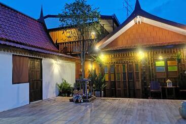 پانسیون Chanida Home