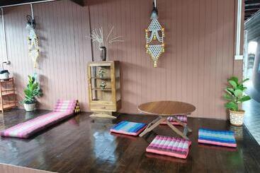 پانسیون Chanida Home