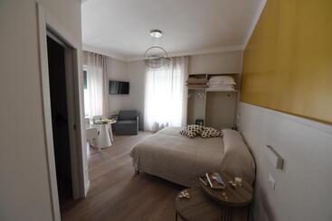 膳宿费 Nicola S Luxury Rooms