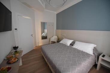 膳宿费 Nicola S Luxury Rooms