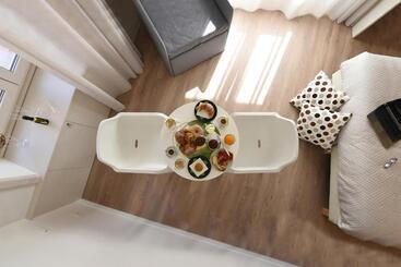 膳宿费 Nicola S Luxury Rooms