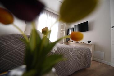 膳宿费 Nicola S Luxury Rooms