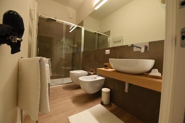 膳宿费 Nicola S Luxury Rooms