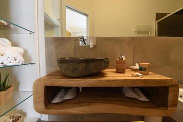 膳宿费 Nicola S Luxury Rooms