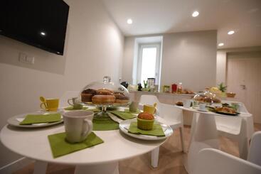 膳宿费 Nicola S Luxury Rooms