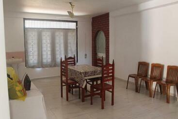 پانسیون Tony S Garden House Back Packers Inn