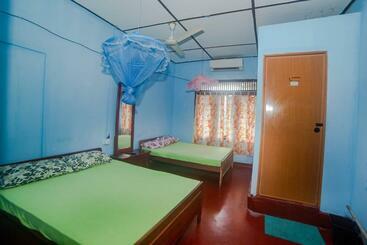 پانسیون Tony S Garden House Back Packers Inn