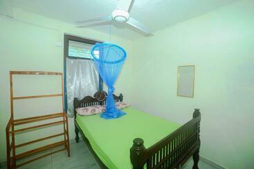 پانسیون Tony S Garden House Back Packers Inn