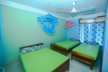 پانسیون Tony S Garden House Back Packers Inn