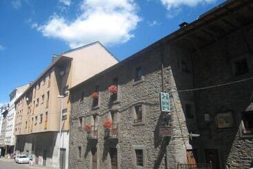 Hostal De Montaña La Aldeya