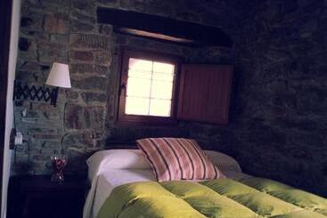 Hostal De Montaña La Aldeya