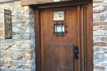 Hostal De Montaña La Aldeya