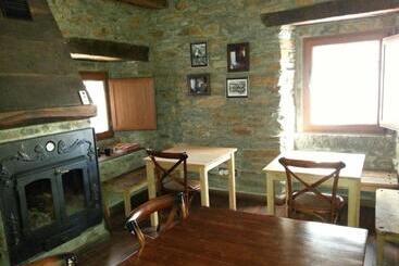 Hostal De Montaña La Aldeya