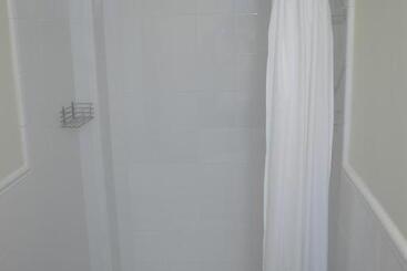 مسافرخانه La Perla Granada Suites