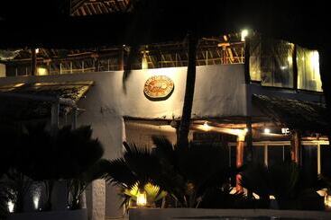 هتل Barracuda Inn Resort