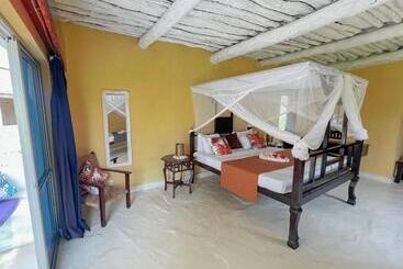 هتل Barracuda Inn Resort