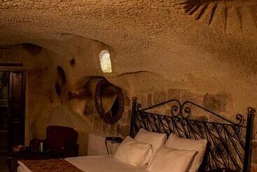 هتل Cave Art