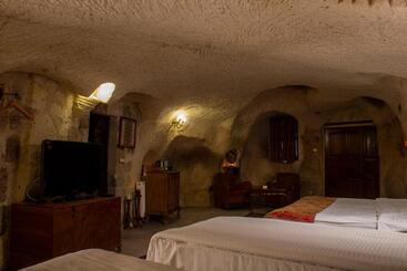 هتل Cave Art
