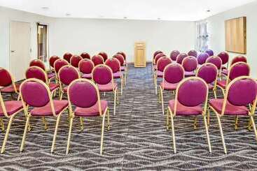 هتل Days Inn & Suites By Wyndham Kalamazoo