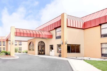 هتل Days Inn & Suites By Wyndham Kalamazoo