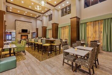 هتل Hampton Inn & Suites Bend