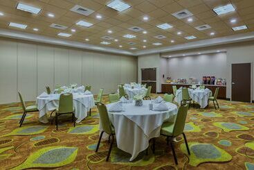 هتل Hampton Inn & Suites Bend