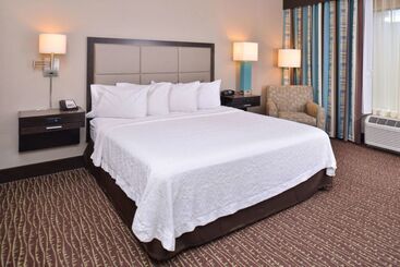 هتل Hampton Inn & Suites Bend