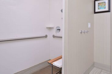هتل Hampton Inn & Suites Bend
