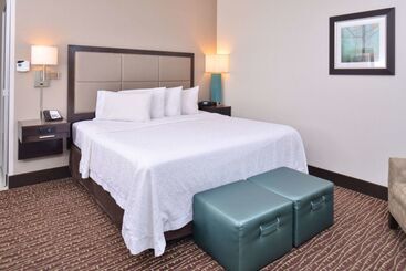 هتل Hampton Inn & Suites Bend
