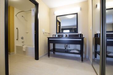 هتل Hampton Inn & Suites Toledo/westgate