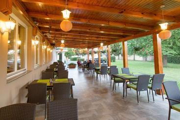 Lipa Hotel és étterem