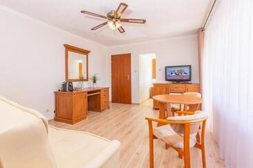 هتل Apartament Rades