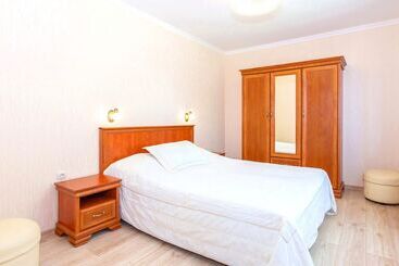 هتل Apartament Rades