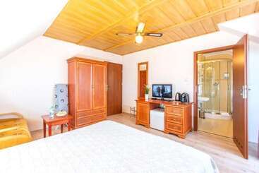 هتل Apartament Rades