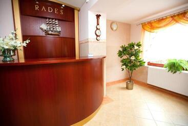 هتل Apartament Rades