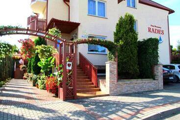 هتل Apartament Rades