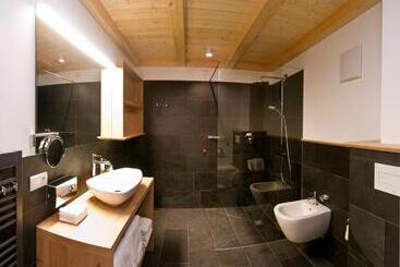 Zin Senfter Residence