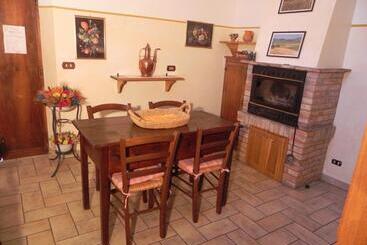 هتل Agriturismo Podere Fucile