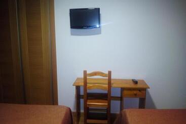 پانسیون Hostal Plaza Mayor De Almazán